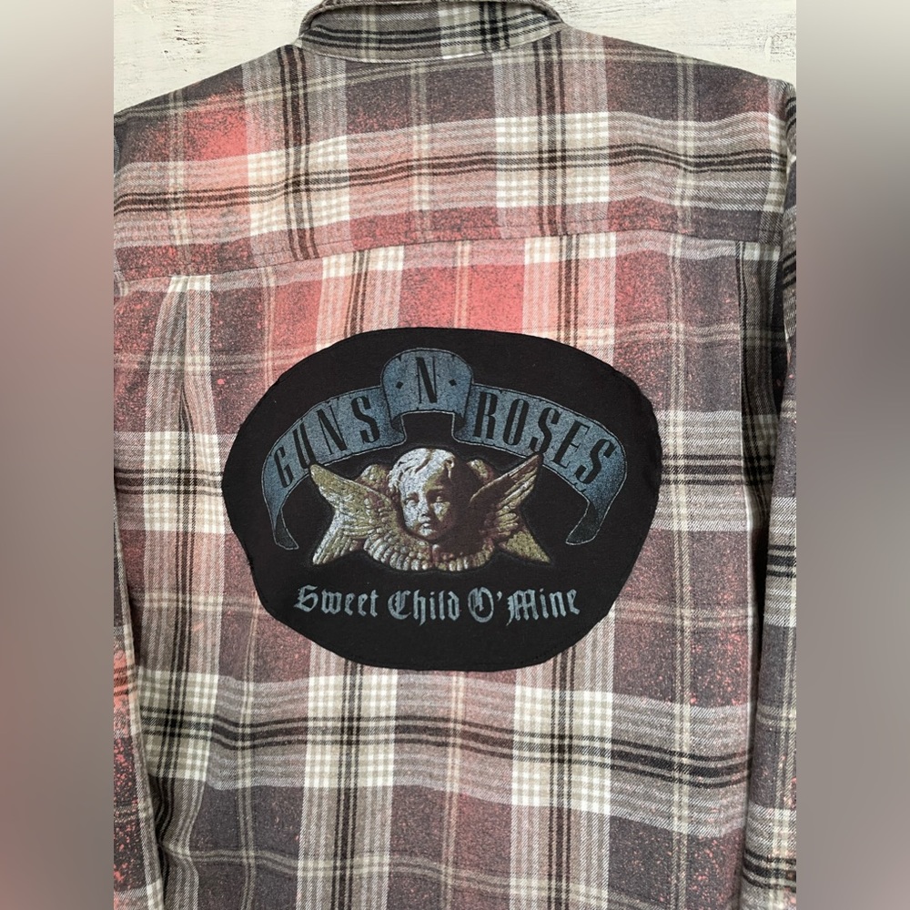 Distressed Guns & Roses logo flannel!